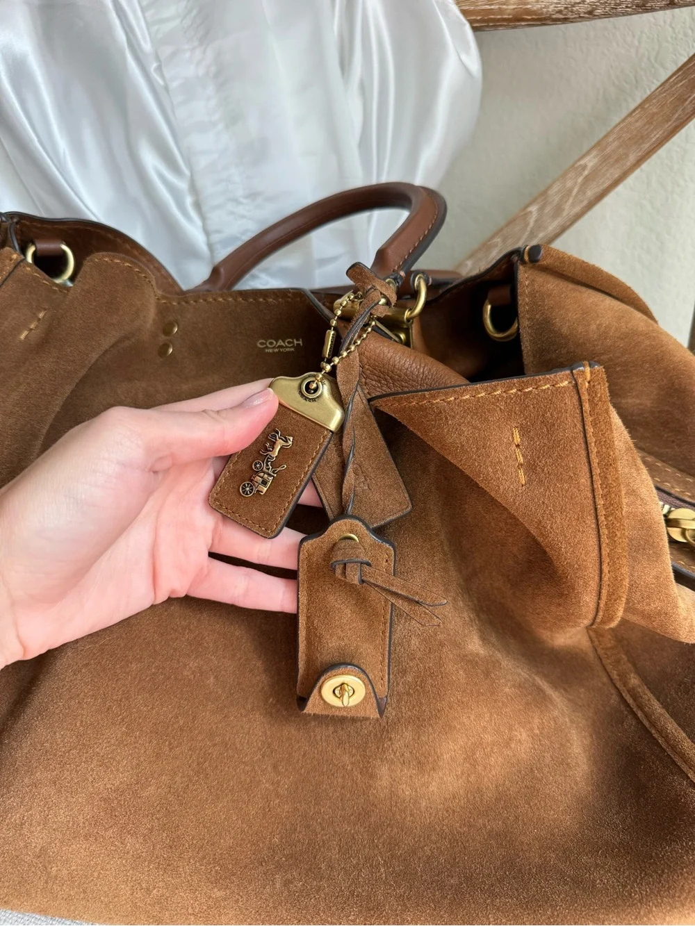 Coach suede rouge bag 40